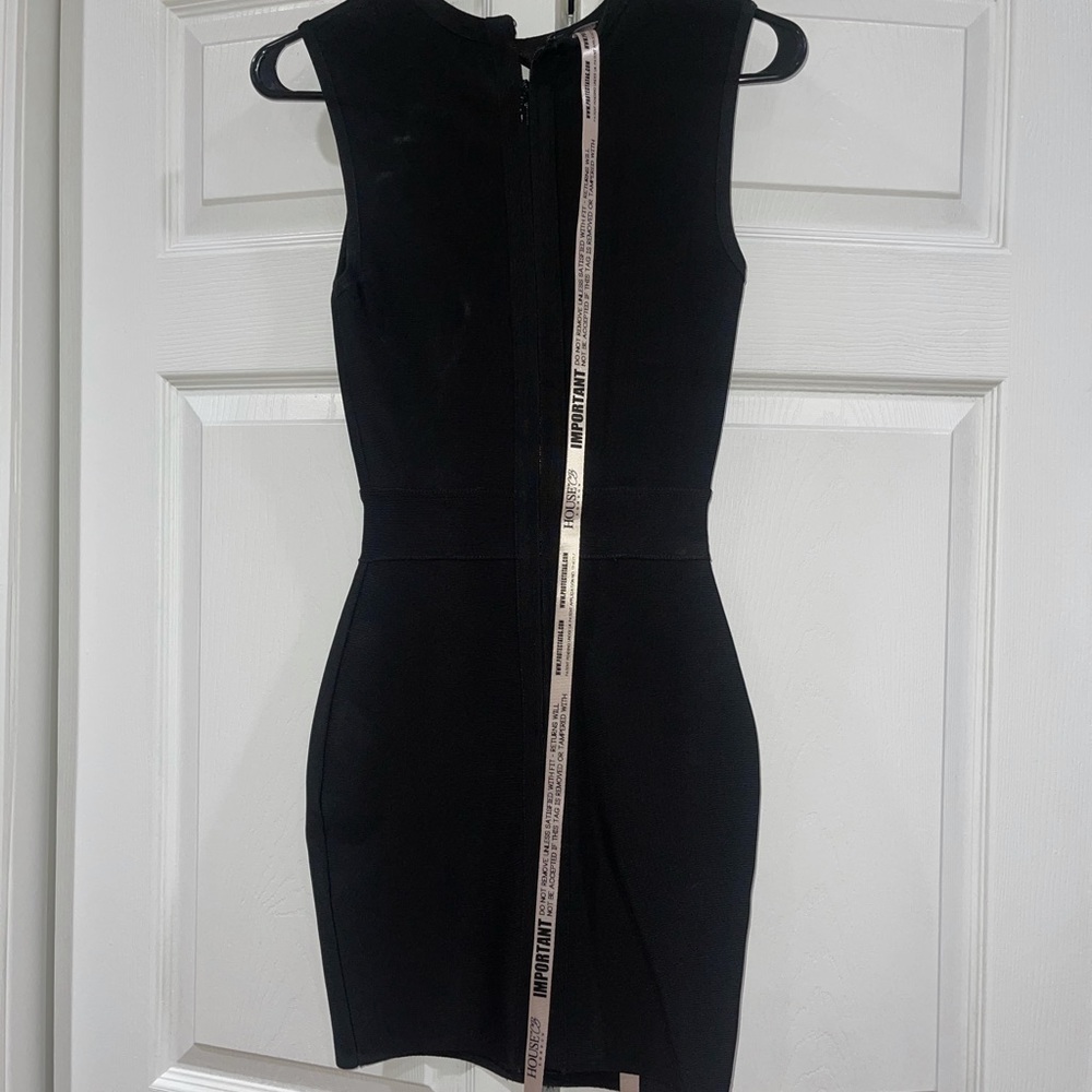 Black bodycon dress